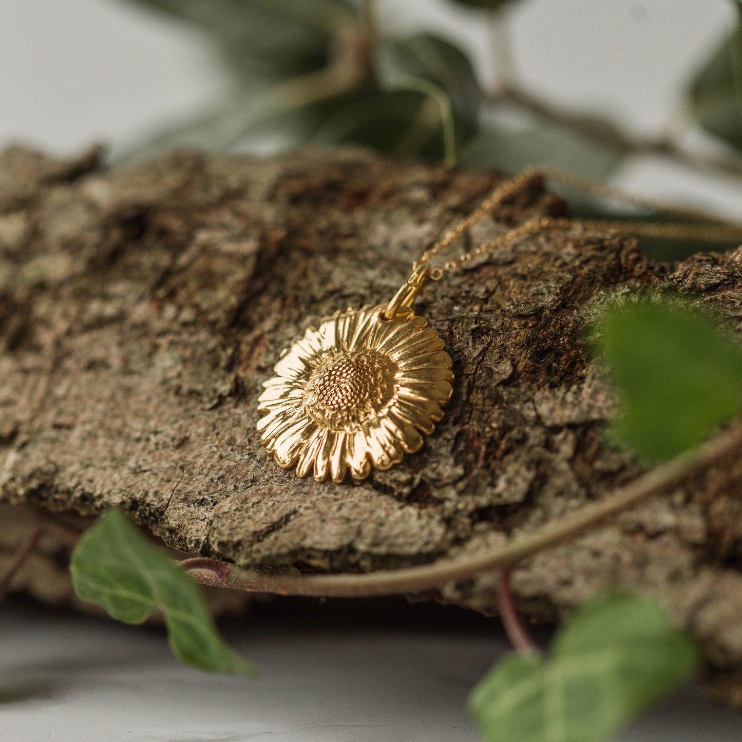 Gold Daisy Necklace
