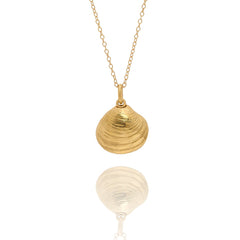 Gold Venus Clam Necklace – handcrafted nature-inspired jewellery (3)