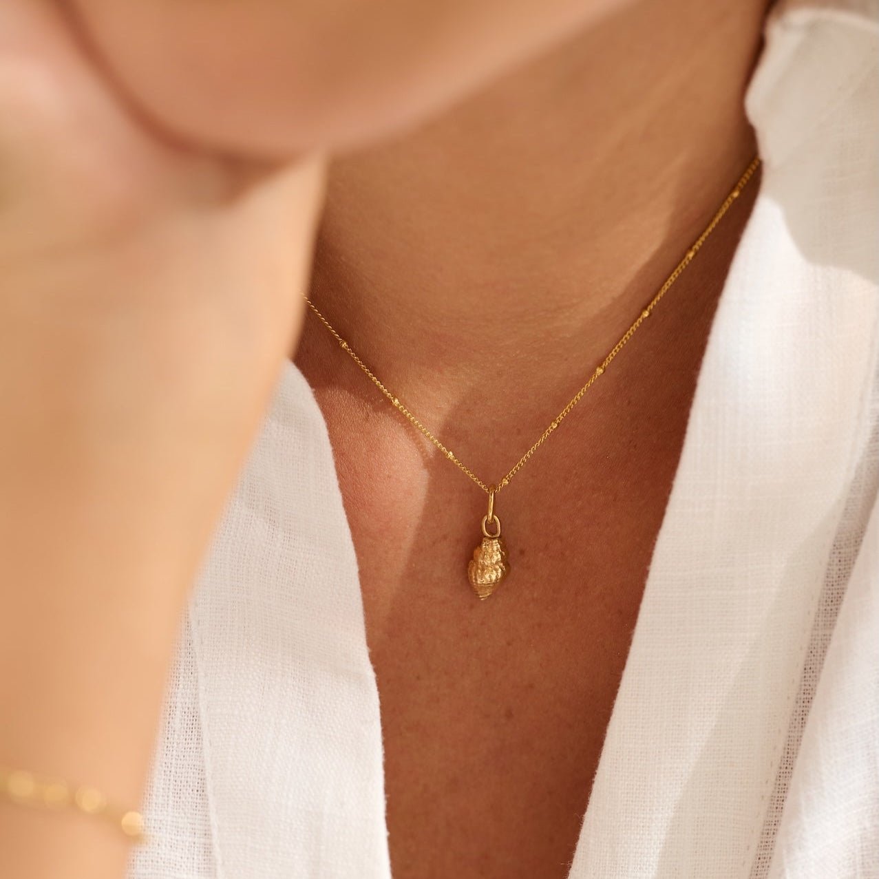 Gold Dainty Shell Necklace